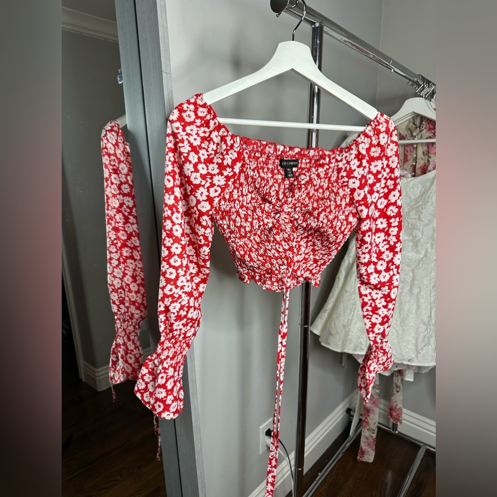 QED London: red and white floral scrunch up shirt